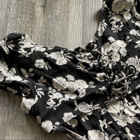 Floral Romper With Lace Up Back - Picture 4 of 13